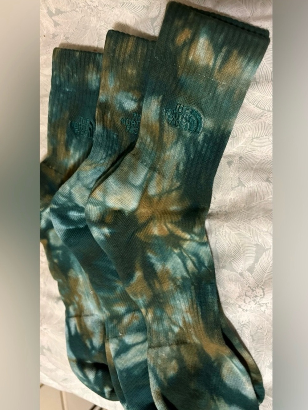 NWOT The North Face Tie-Dye Crew Socks in Teal & Olive Brown